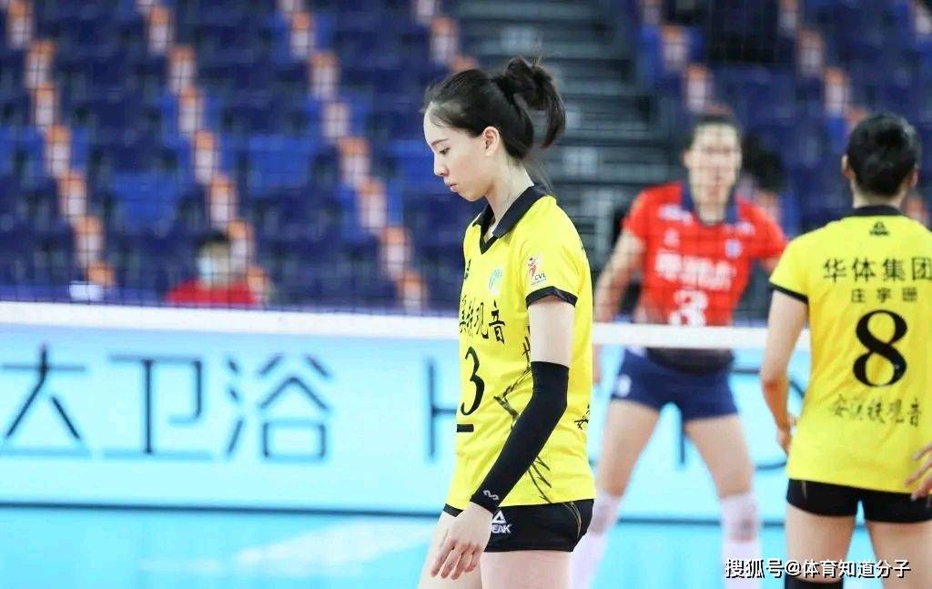 跆拳道总决赛焦点战：闽南雄狮队鏖战江南雷豹队，新星闪耀。逆风翻盘的范本(2025年nba常规赛时间)