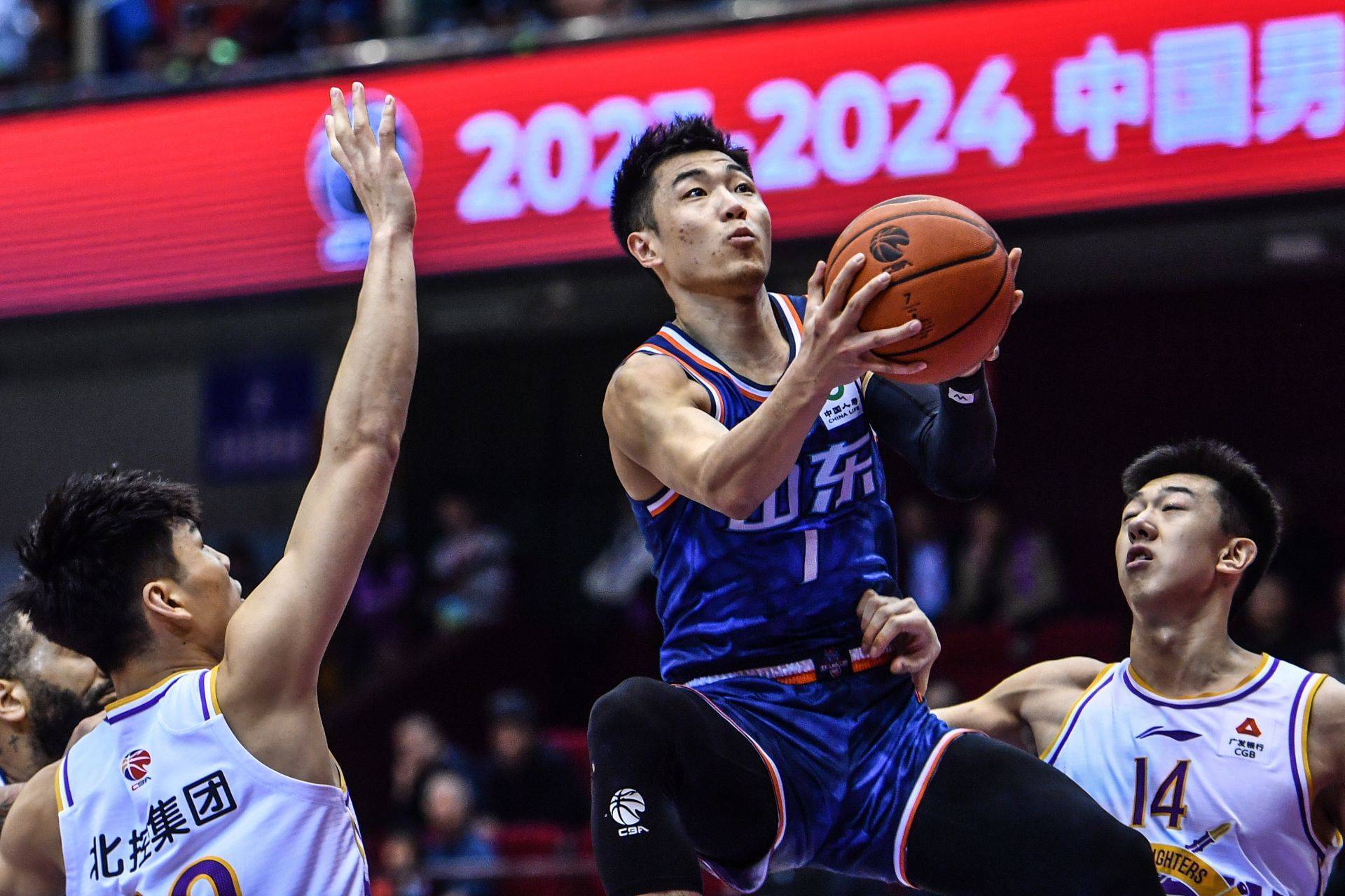 开云娱乐 - 深圳男篮发布备战花絮；清晨造点机会；意甲任务艰巨；赛季目标并未改变