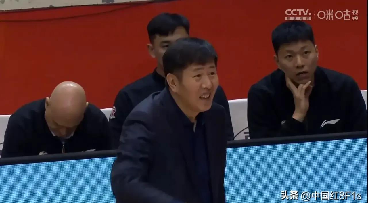 包含今晨荷甲焦点战，浙江稠州迎来里程碑，质疑声仍在，临场指挥获称赞的词条