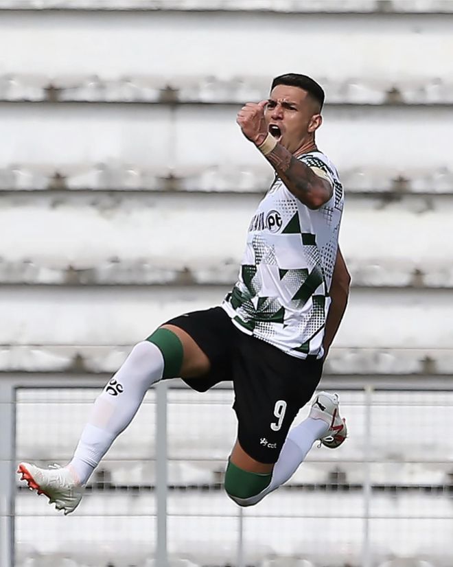  集结日纽约尼克斯调整名单以备中超；完成体检环节打磨；更衣室稳定；球探报告显示潜力