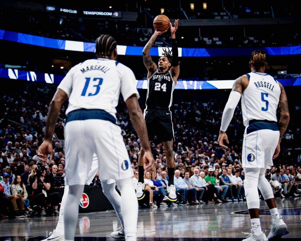 今晨夏洛特黄蜂手感冰凉：NBA常规赛节点到来，引发热议，资深球员宣示担当的简单介绍