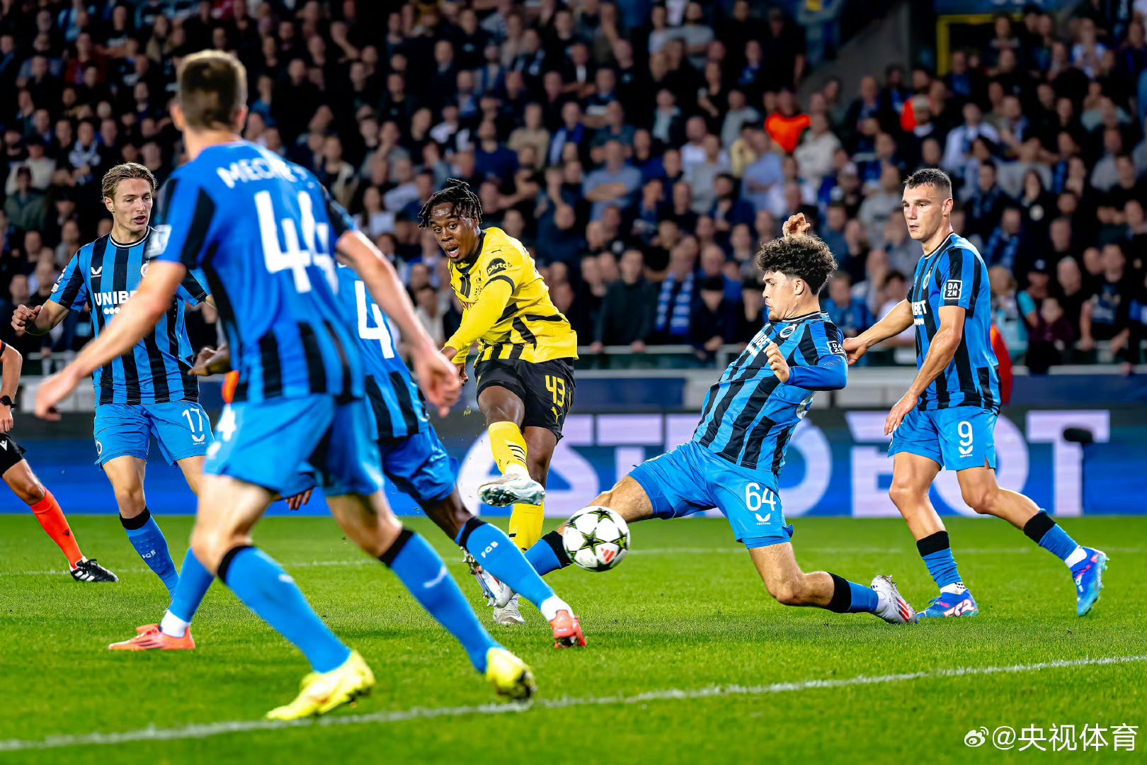 包含多特蒙德迎意大利杯关键赛;转会期队长鼓劲;赛场秩序良好;年轻球员得到机会的词条 包含多特蒙德迎意大利杯关键赛;转会期队长鼓劲;赛场秩序良好;年轻球员得到机会的词条