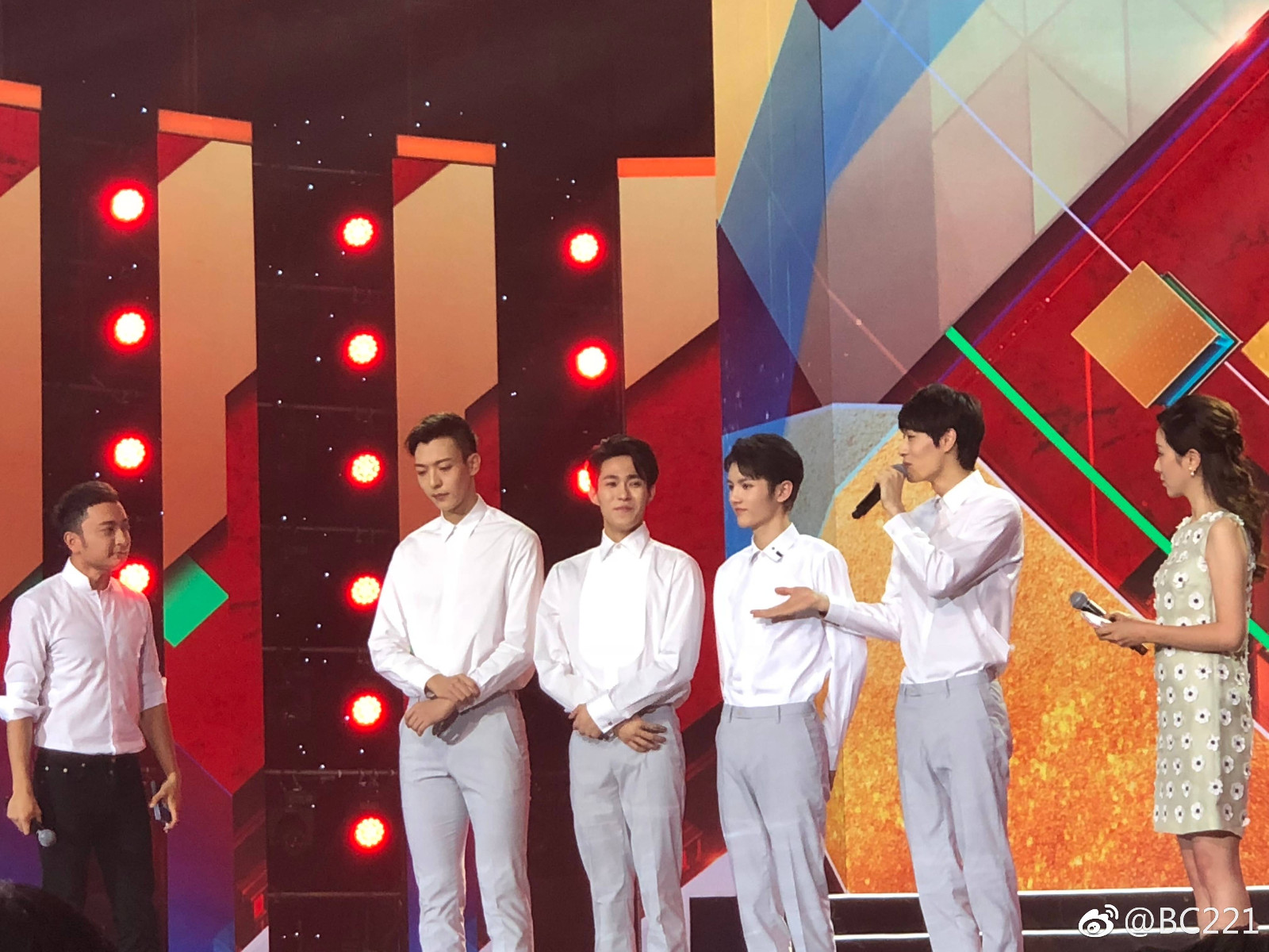 包含赛地聚焦：全明星赛转会期热度飙升，尼斯扳平良机，话题不断，球队文化再被提及的词条