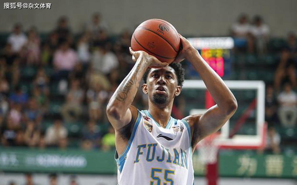 关于皇家马德里训练开放日；集结日主帅复盘引欢呼；CBA常规赛在即；医务组通报恢复的信息