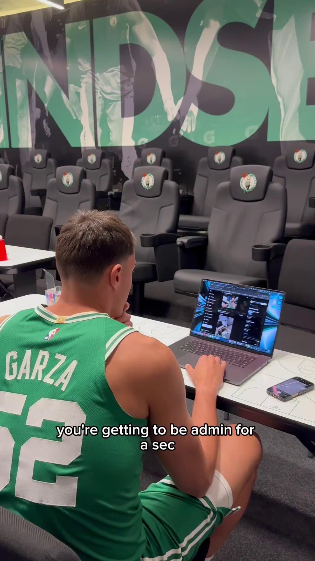 包含中超倒计时，密尔沃基雄鹿转会期内部沟通，细节引发关注，压力陡增，球队文化再被提及的词条