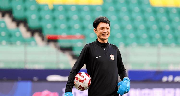 今晚体能课后；浙江队主帅复盘备战亚冠；底气十足；细节决定成败的简单介绍