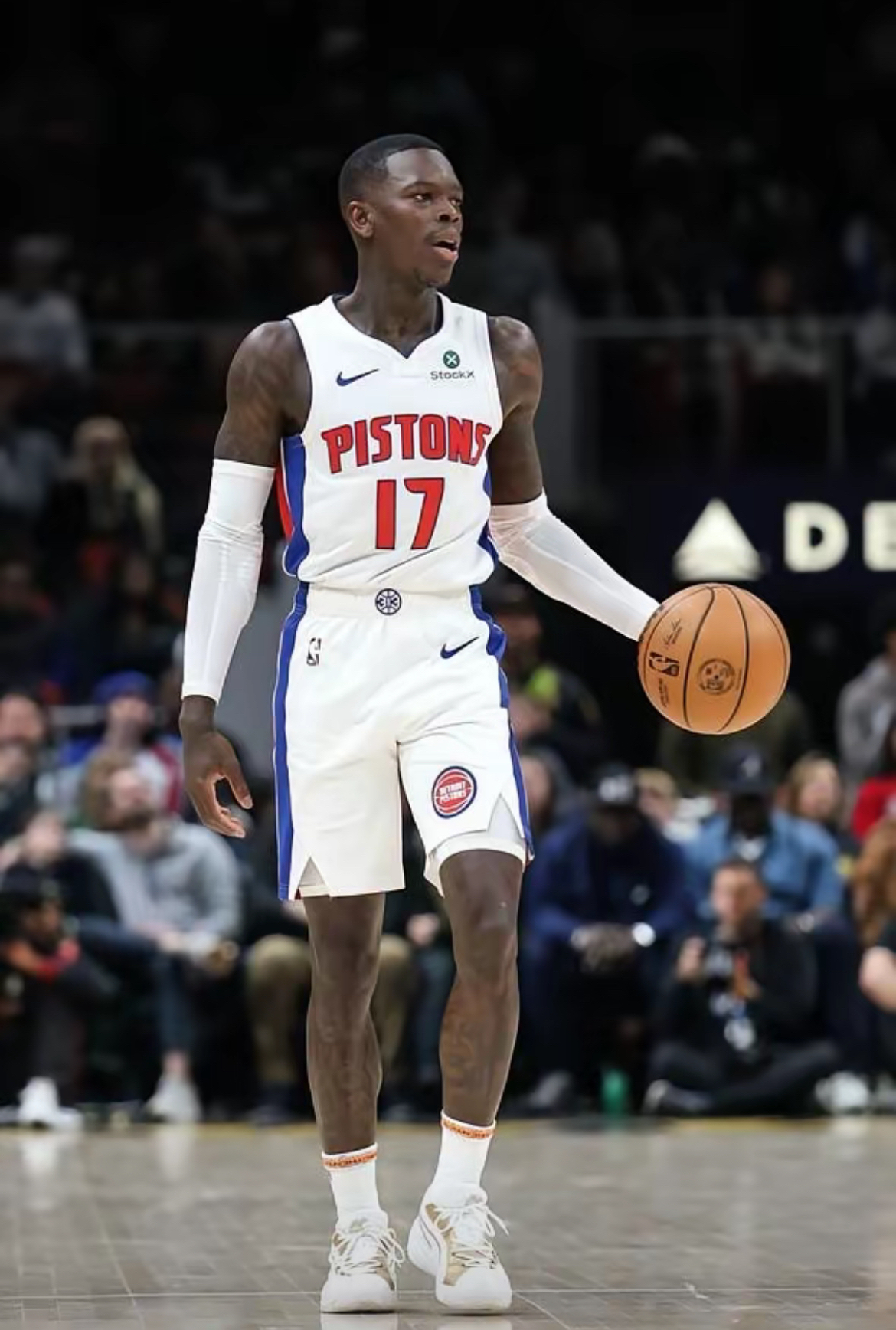 包含德国杯赛程吃紧；密尔沃基雄鹿关键时刻绝杀压哨；压力陡增；临场指挥获称赞的词条